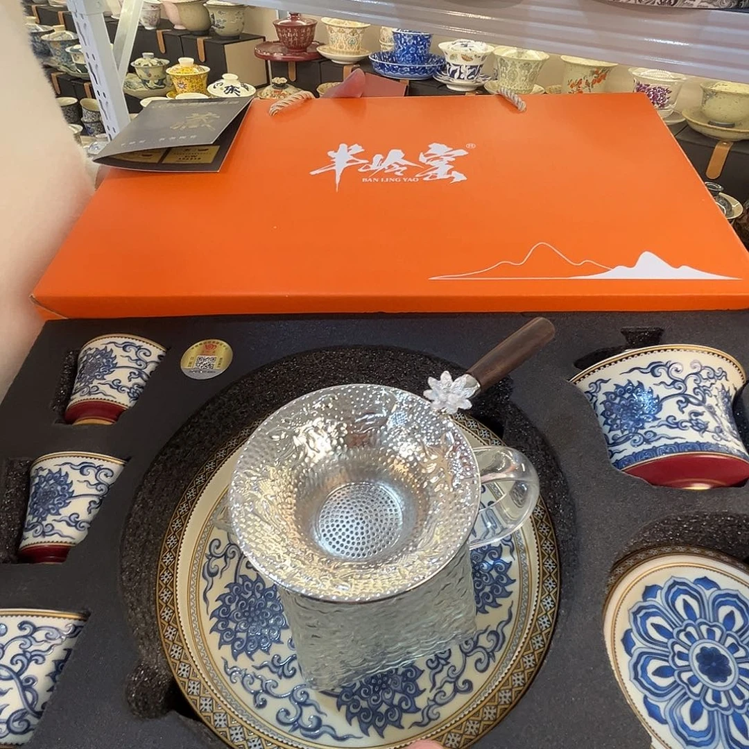 这些盖碗很漂亮！！！