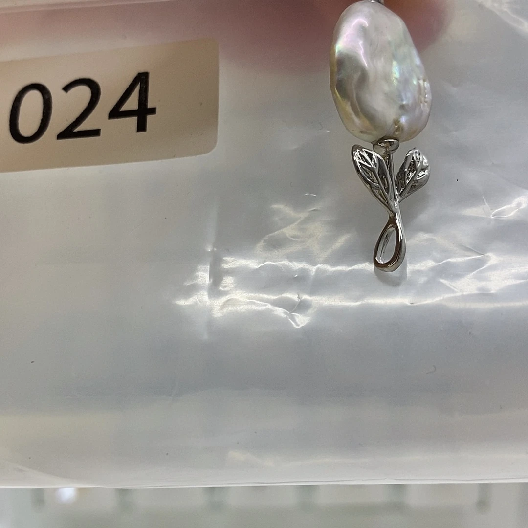 淡水珍珠颈饰合金