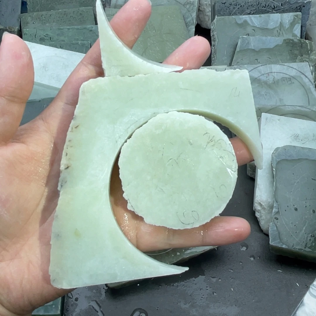 用***8和田玉手镯未镶嵌