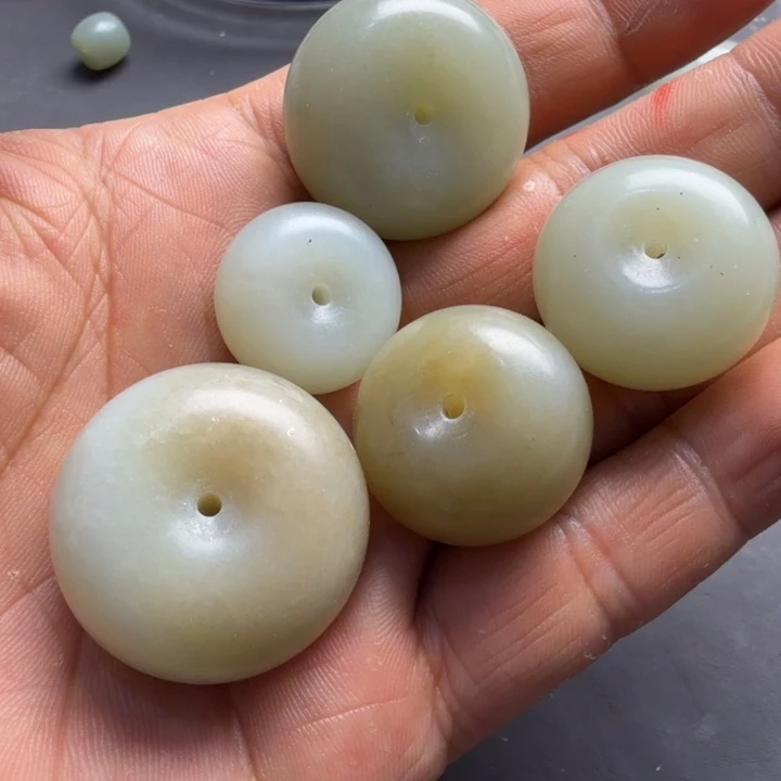 和田玉未镶嵌颈饰31个随机发货