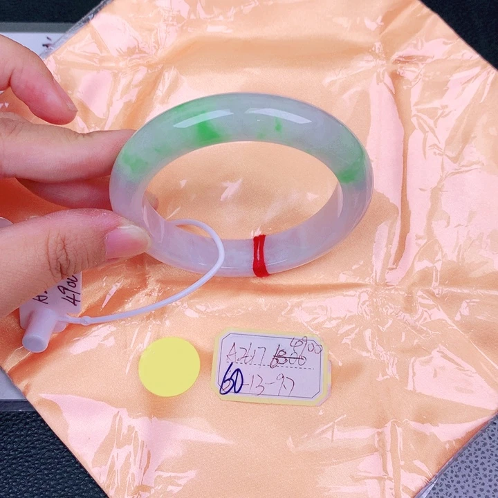 翡翠手镯未镶嵌缅甸翡翠