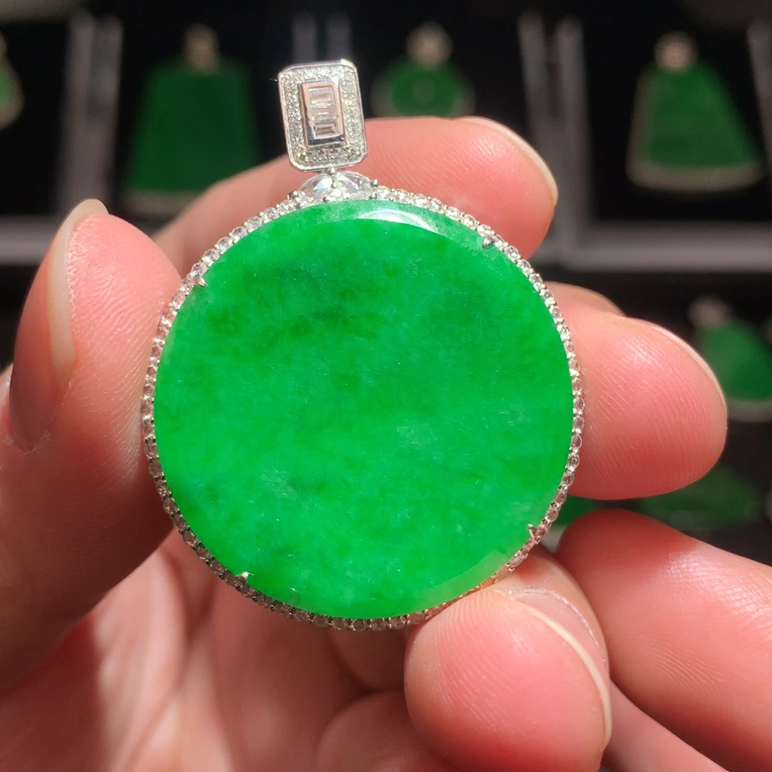 翡翠颈饰18K金镶嵌翡翠