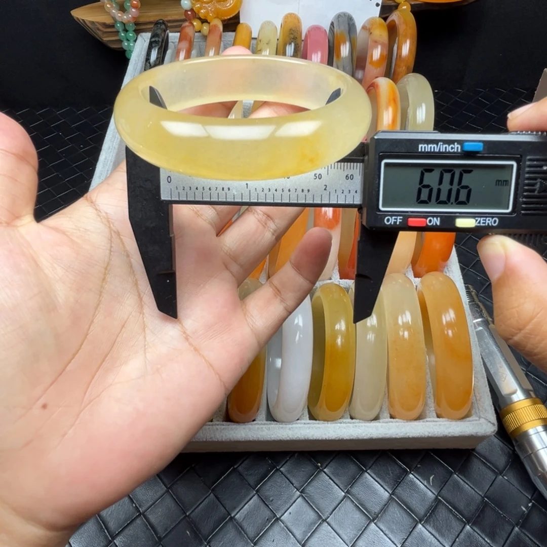 石英质玉（黄龙玉）未镶嵌手镯