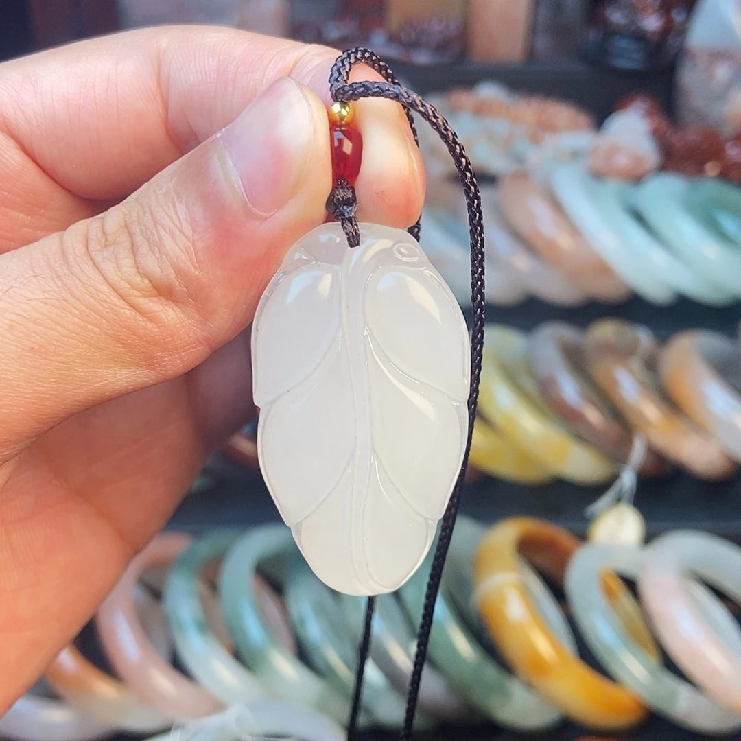 石英质玉颈饰未镶嵌