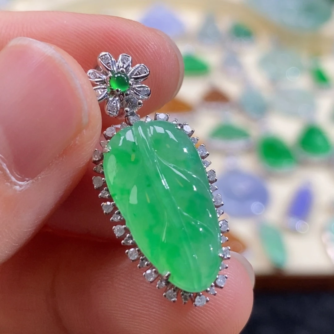 翡翠18K金镶嵌颈饰