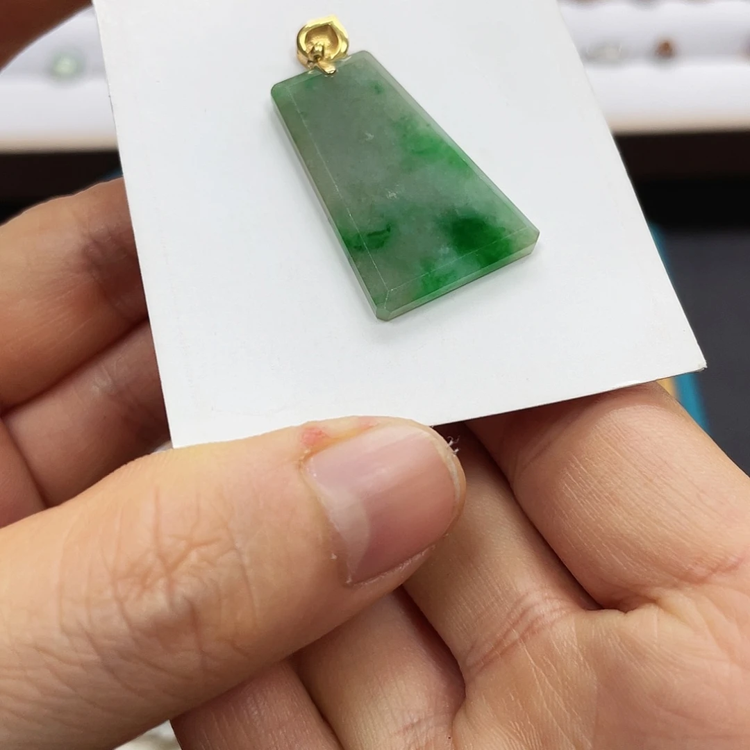 【闪购商品】颈饰18K金镶嵌翡翠