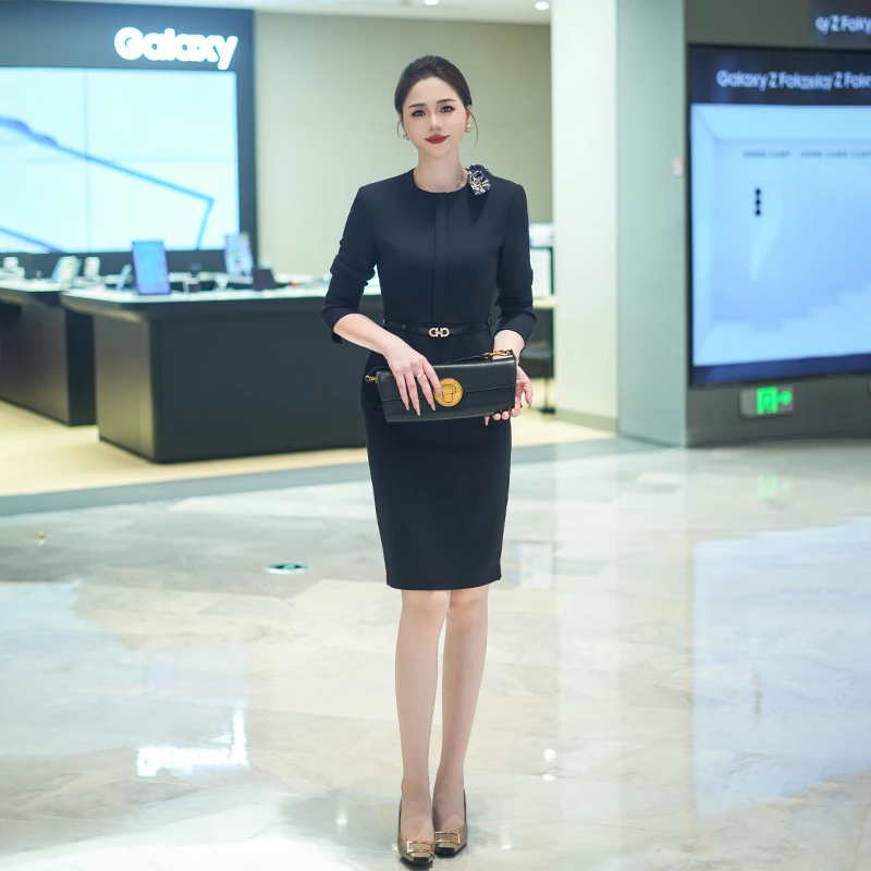 女装一字领长袖秋季显瘦ol职业装连衣裙包臀慵懒气质时尚黑色春季