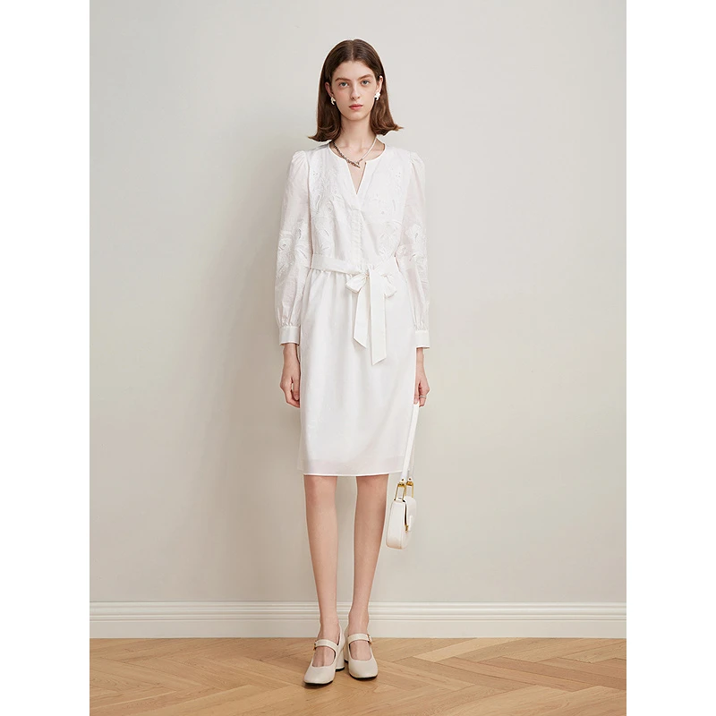 Goodland美地春季新款法式优雅镂空白色气质绣花连衣裙LC35105280