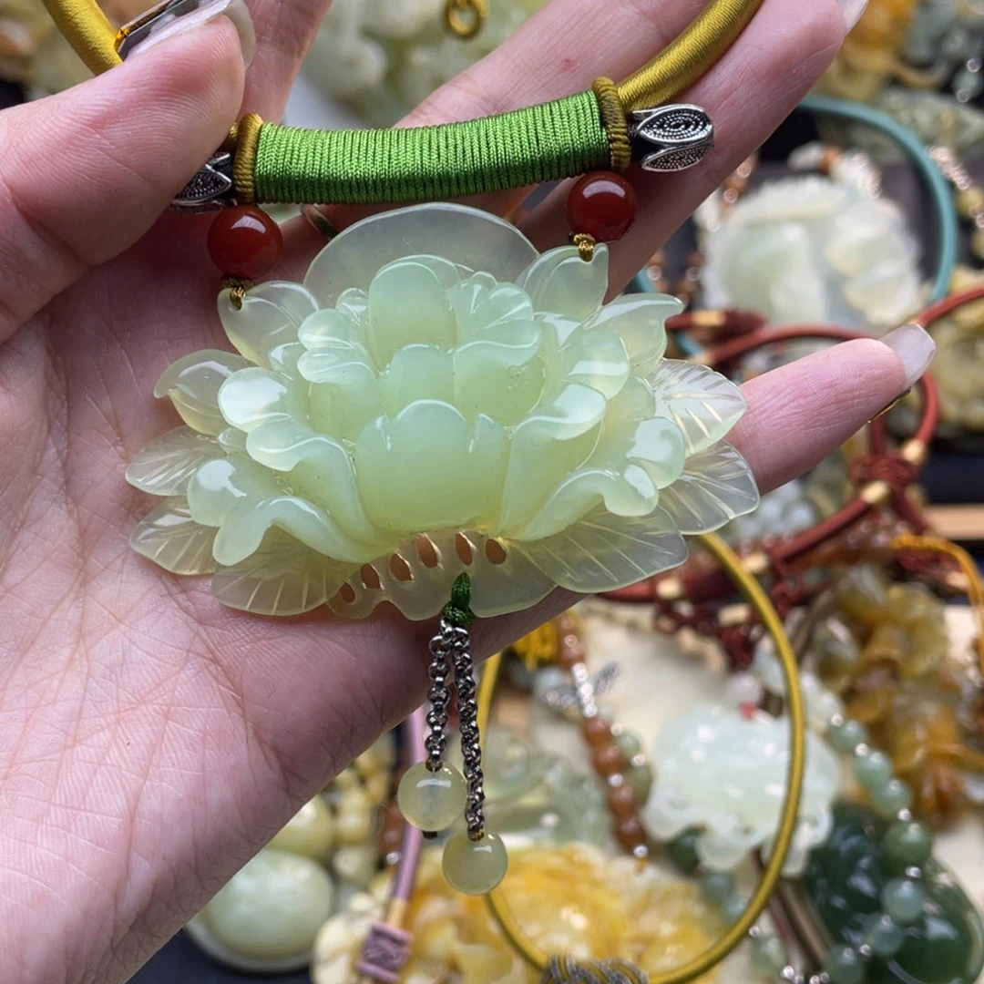 蛇纹石玉颈饰未镶嵌