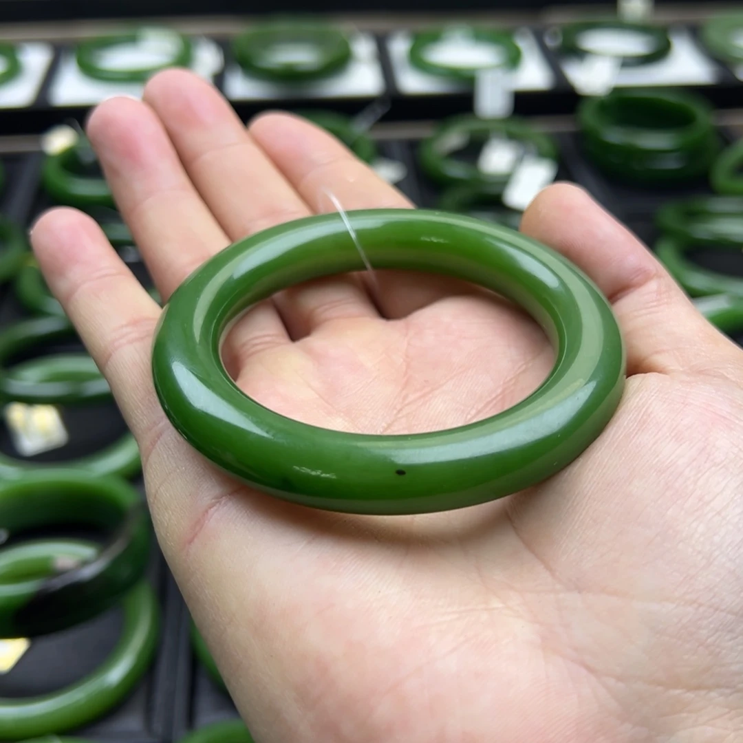 一***光和田玉（碧玉）未镶嵌手镯