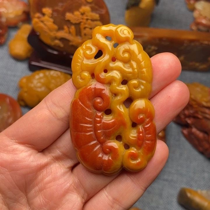 石英质玉（黄龙玉）合金颈饰