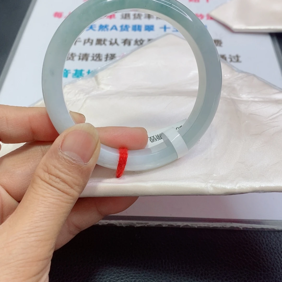 翡翠手镯未镶嵌平**靡手镯