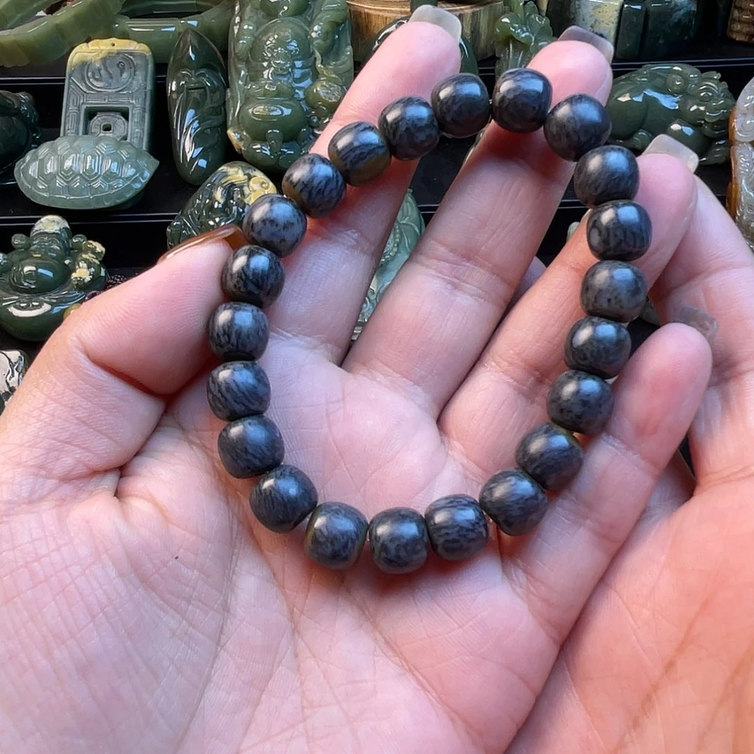 透闪石质玉未镶嵌挂件