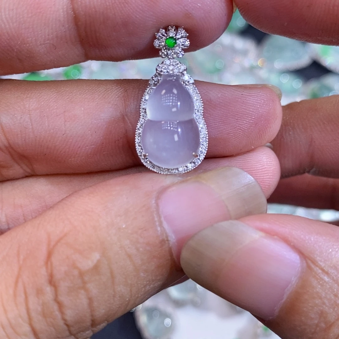 翡翠18K金镶嵌颈饰