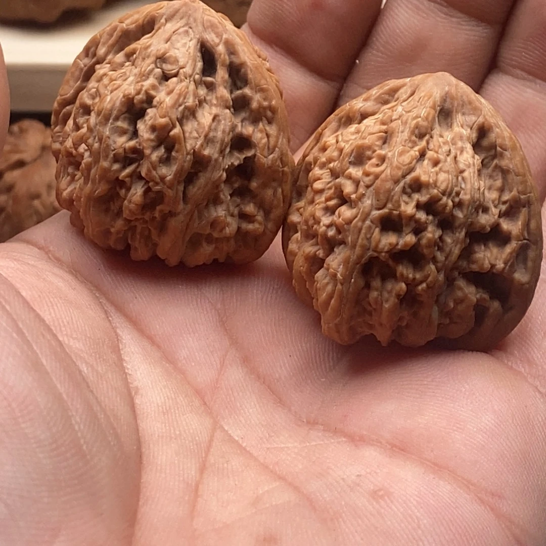 鑫****木质类密纹狮子头文玩核桃