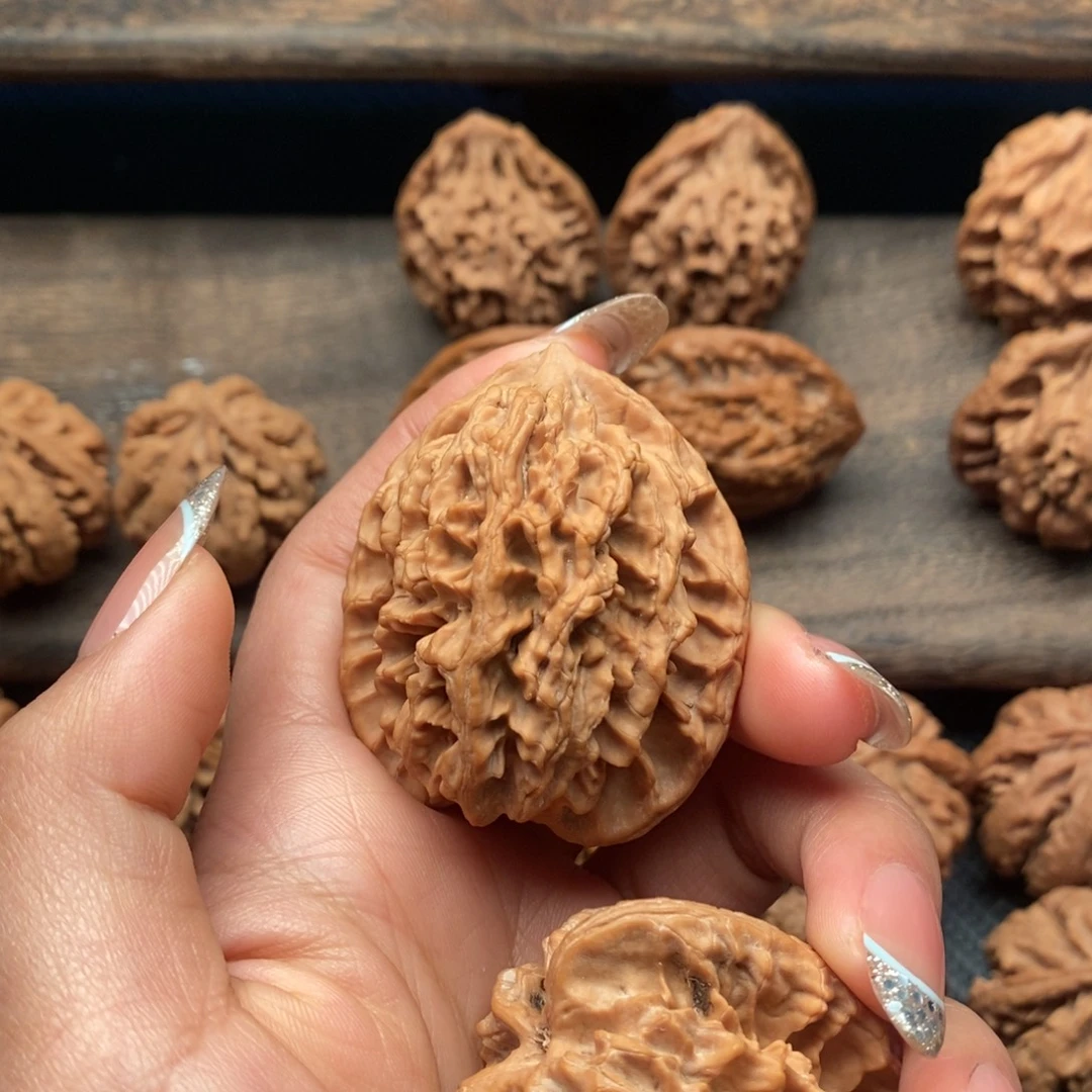 杨***伟核桃秦岭野生果大龙纹