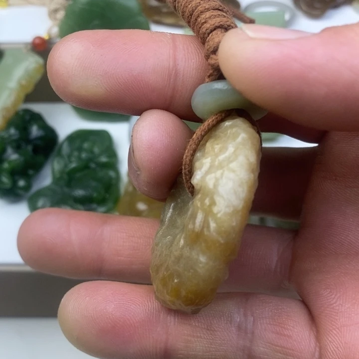 和田玉（糖玉）未镶嵌颈饰