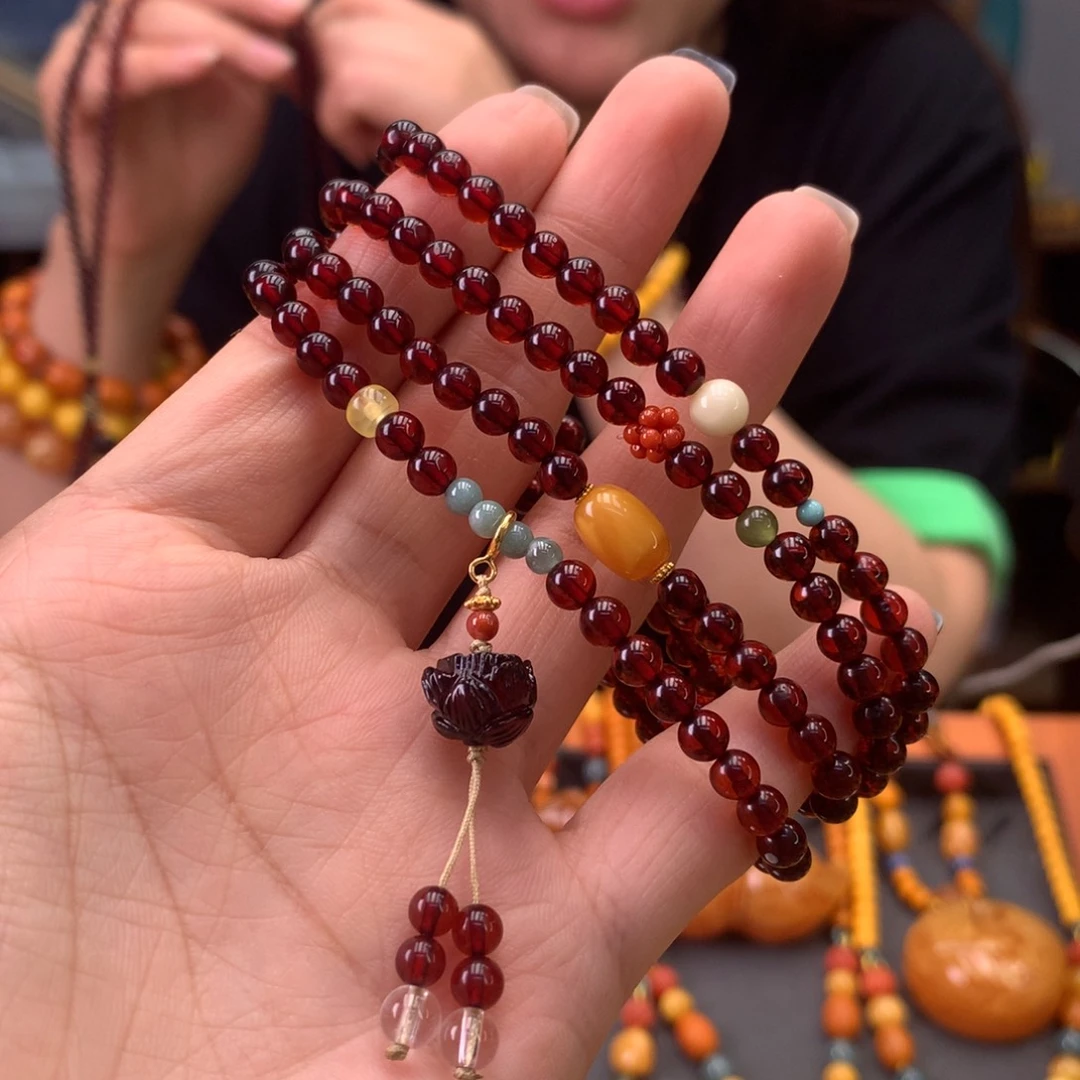 未镶嵌血珀手串多样性发