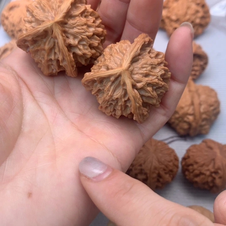 沐***文玩核桃把件盘山三棱