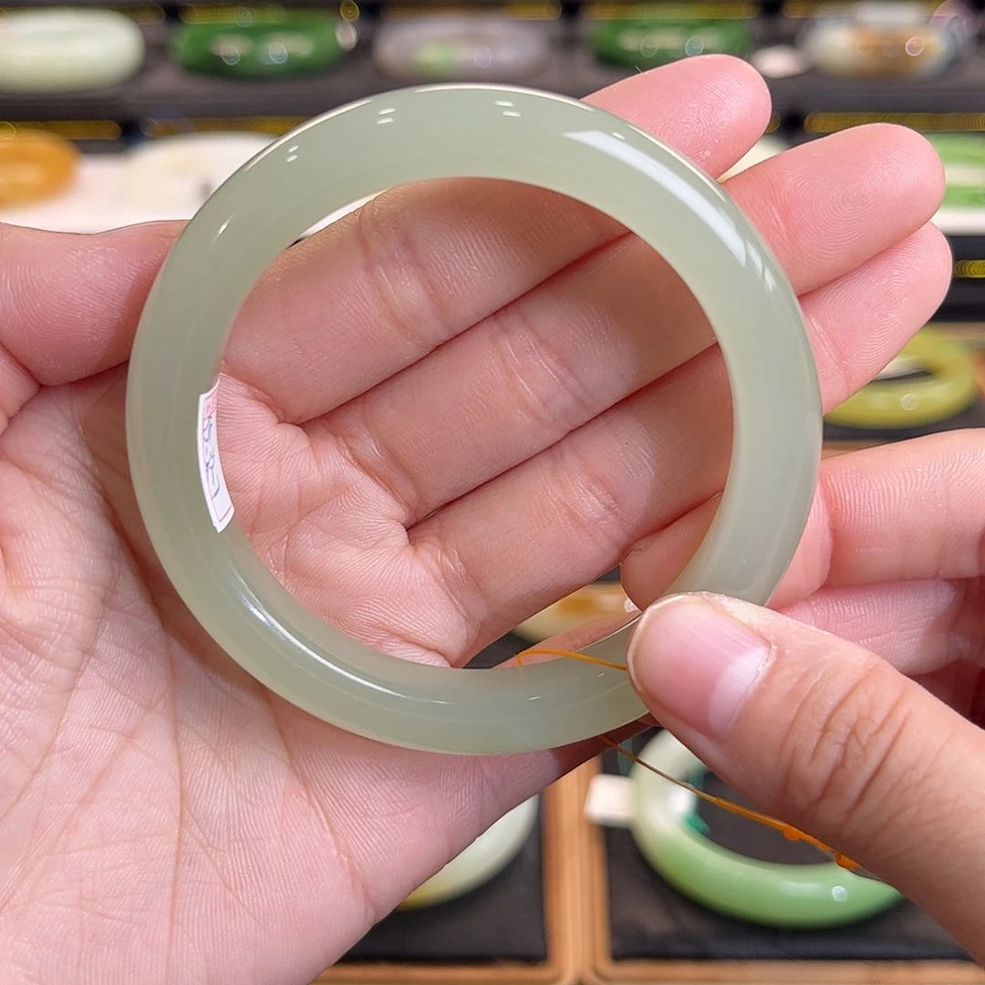 和田玉未镶嵌手镯果冻晴