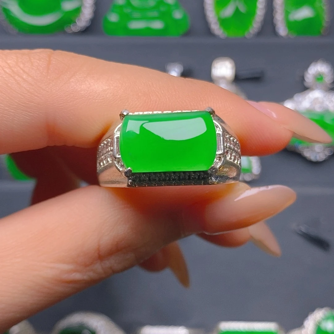 未镶嵌戒指翡翠存*的马鞍