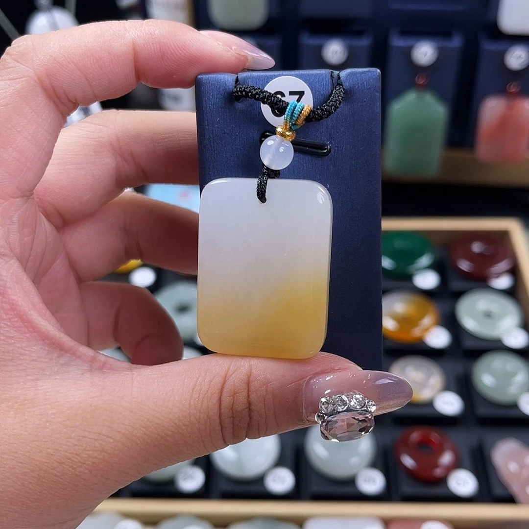 吊坠(赠链)未镶嵌石英岩玉P***。