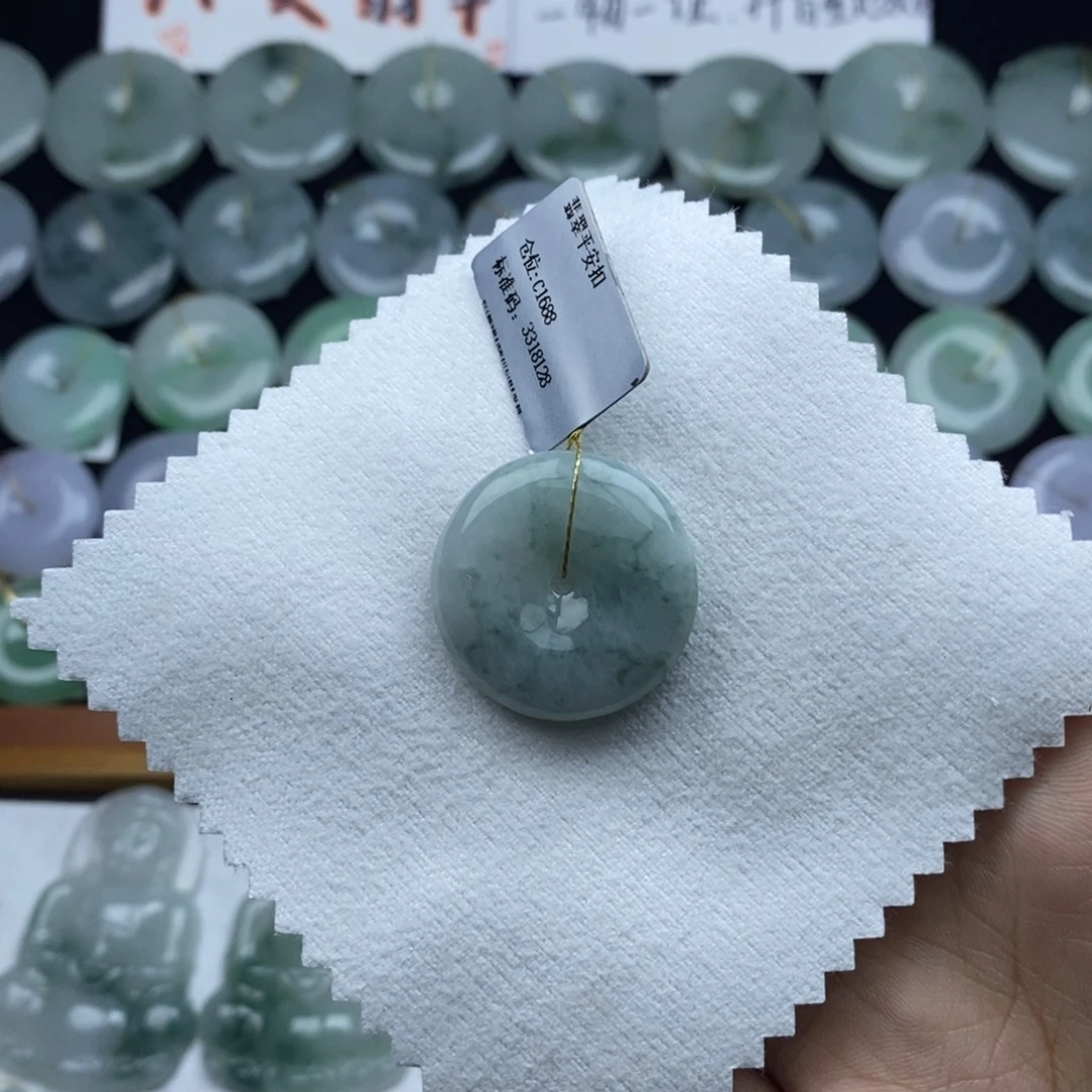 翡翠未镶嵌颈饰平安扣