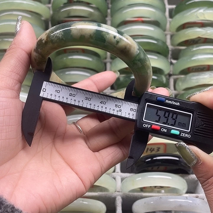 蛇纹石玉未镶嵌手镯129