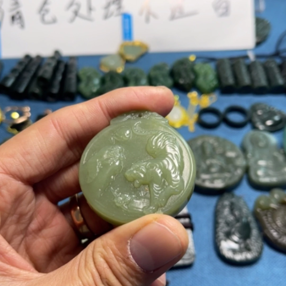 【闪购商品】和田玉下山虎未镶嵌