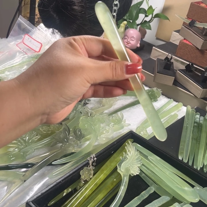 给***烟蛇纹石玉未镶嵌发簪