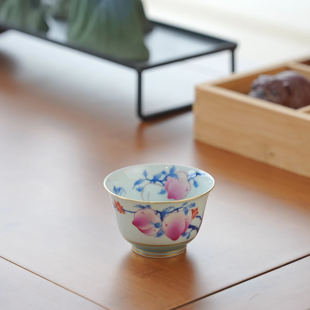 【YR】天青描金  （斗彩五桃）圆融杯
