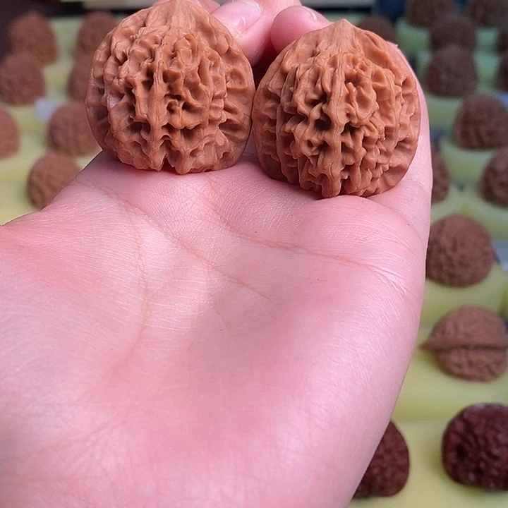 核桃秦岭闷尖狮子头33瑕疵