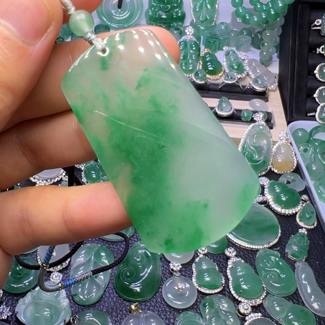 石英质玉（非洲翠）未镶嵌颈饰