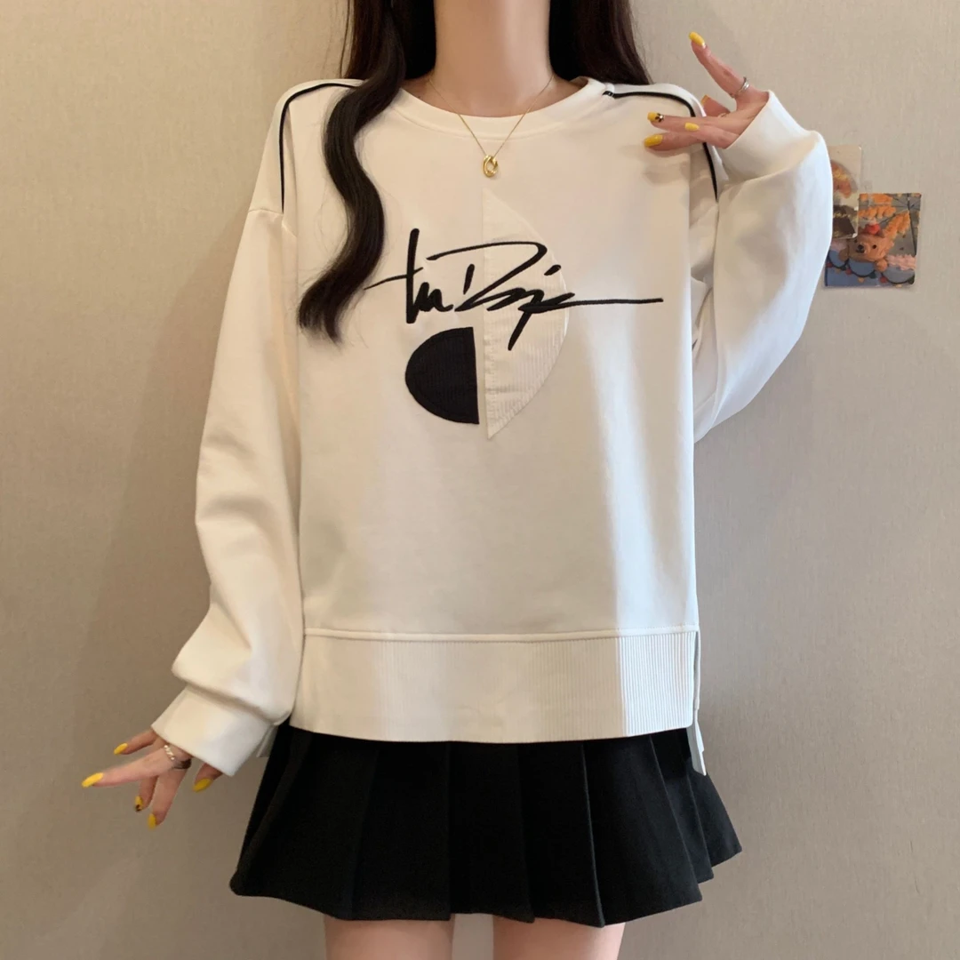 大码遮肚子刺绣圆领长袖卫衣女春秋胖MM宽松显瘦百搭洋气开叉上衣