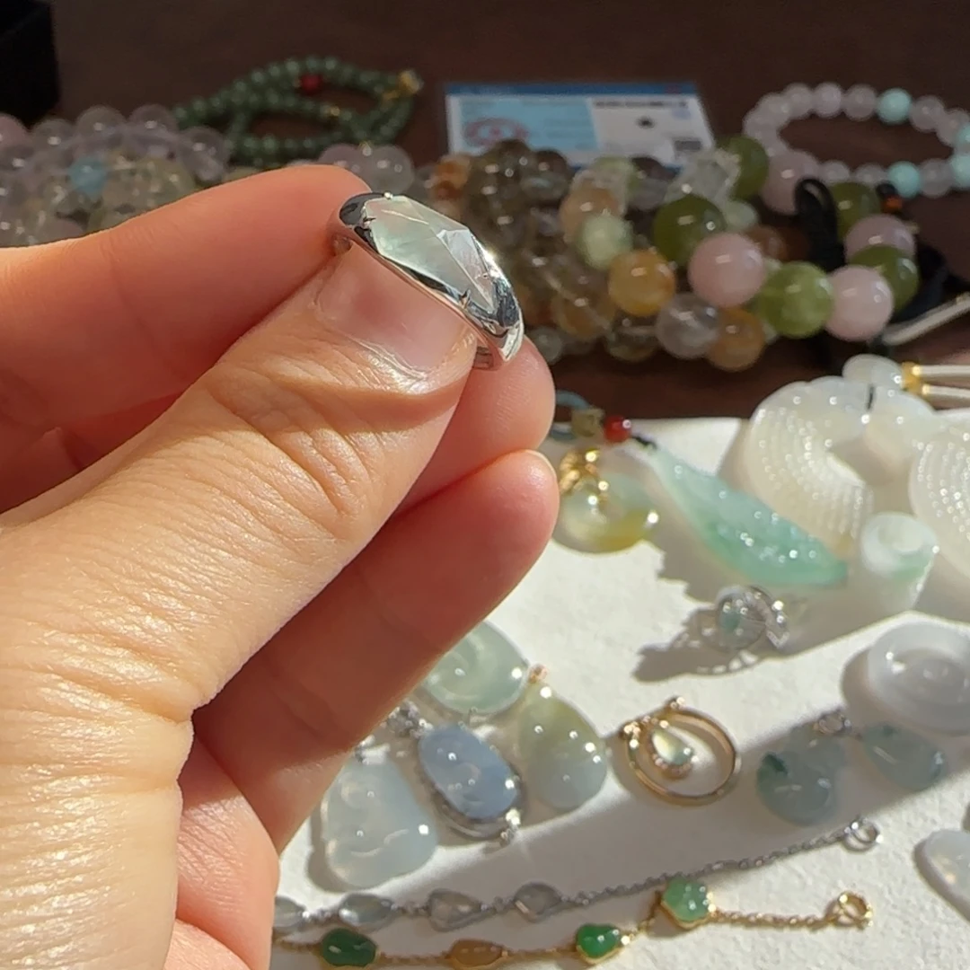 翡翠18K金镶嵌颈饰14号真爱戒指