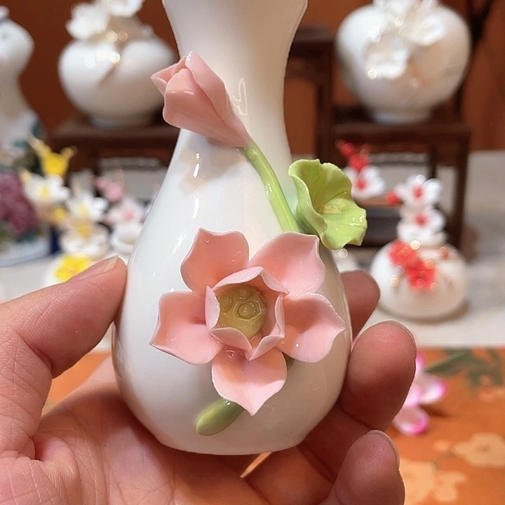 手工陶瓷精致摆件