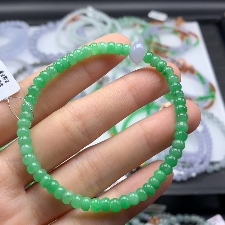 翡翠手镯未镶嵌翡翠