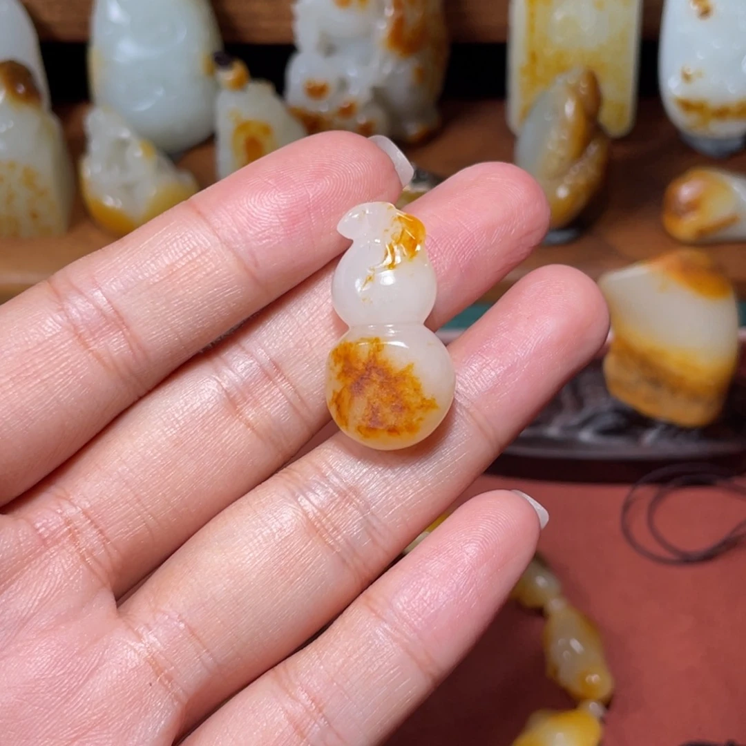 颈饰未镶嵌和田玉（糖玉）