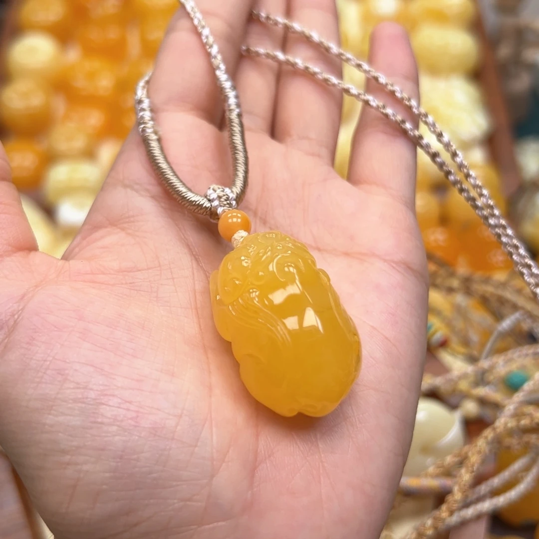 琥珀未镶嵌颈饰蜜蜡