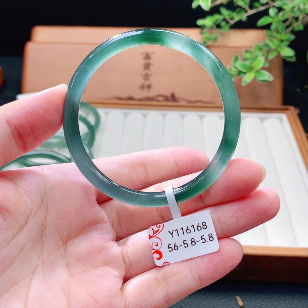 未镶嵌手镯（圆镯）翡翠