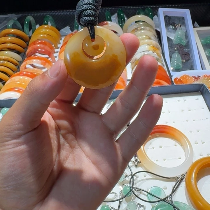 夏***阳石英质玉未镶嵌吊坠(不含链)
