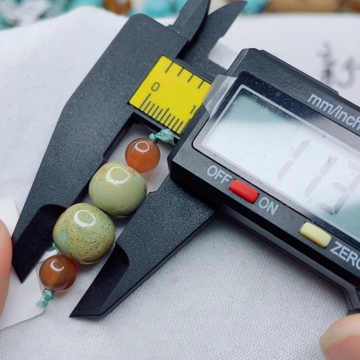 南红玛瑙未镶嵌珠宝奇石