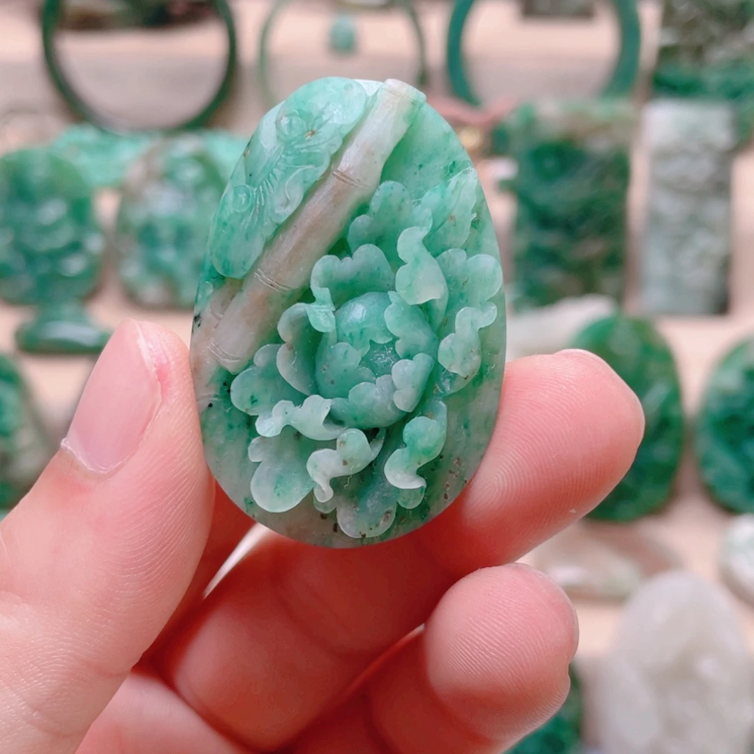 独山玉未镶嵌颈饰