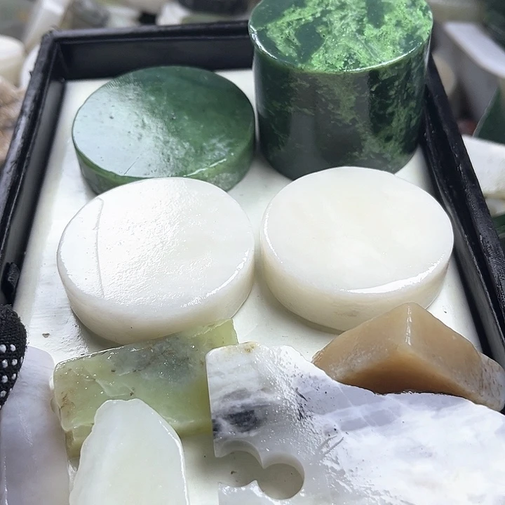 和田玉（糖玉）和田玉边角料9K金镶嵌1****6