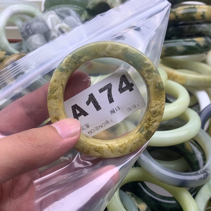 榴***莲未镶嵌蛇纹石玉手镯