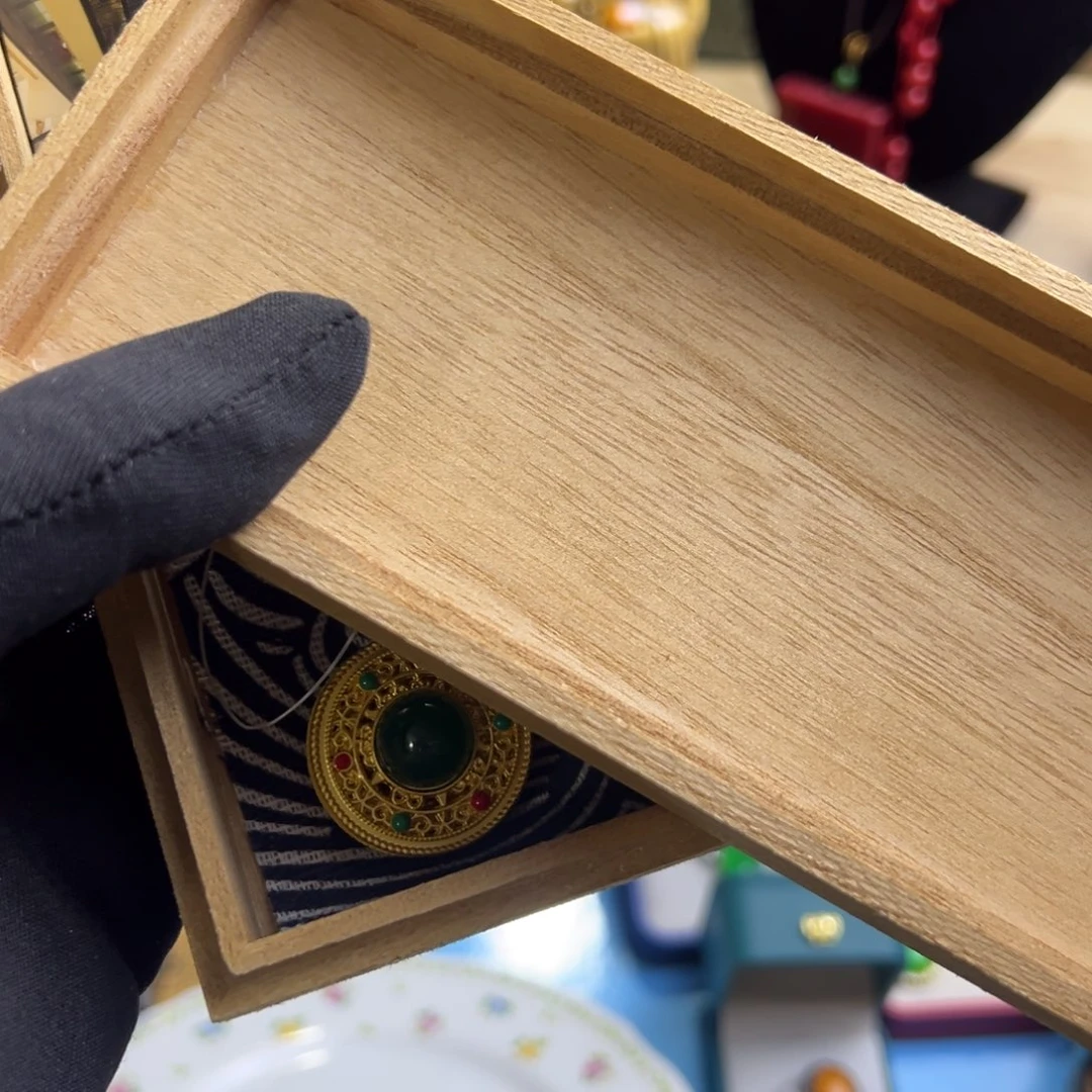 金银珠宝玉石镶嵌的建盏