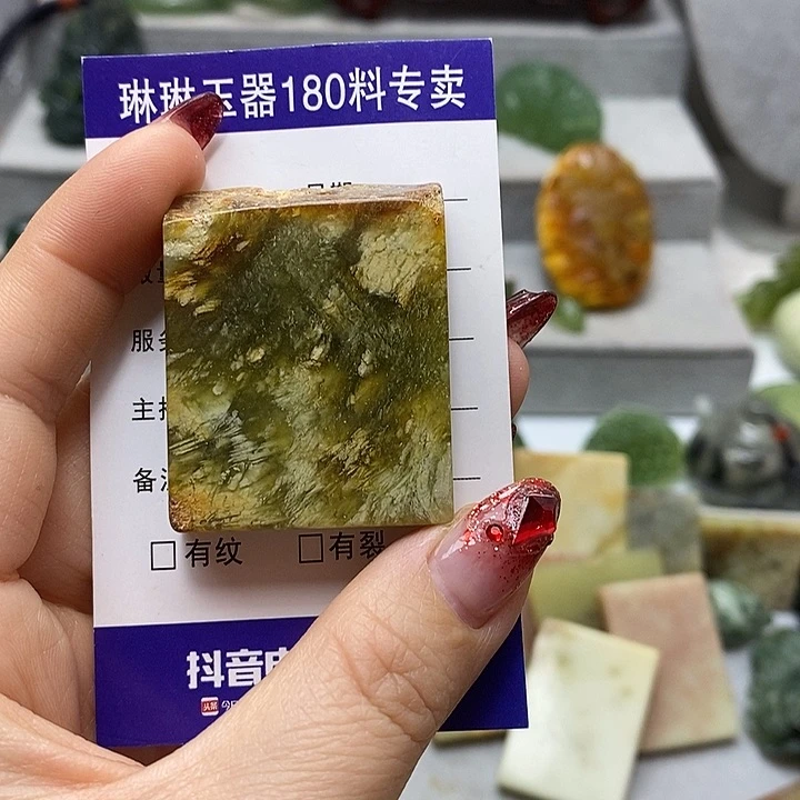 蛇纹石玉挂件未镶嵌古*门