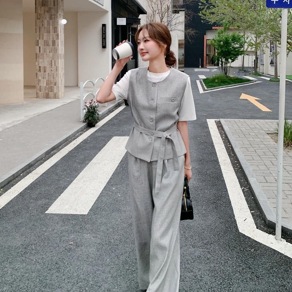 灰色高级感马甲阔腿裤套装女2025年夏季新款松弛感穿搭T恤三件套