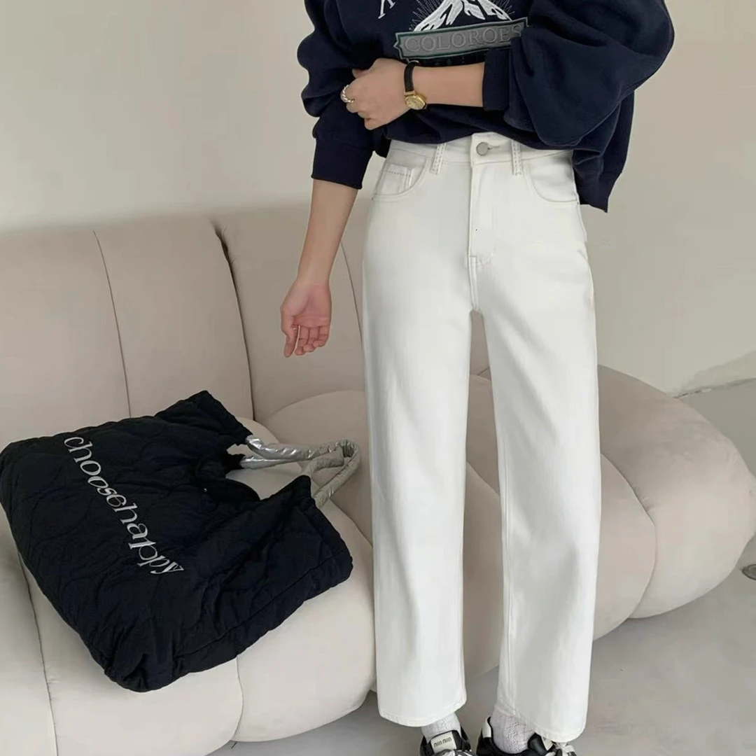 女孩子们感受一下“既温柔又老钱”！做到白色都显瘦的版型！九分直筒