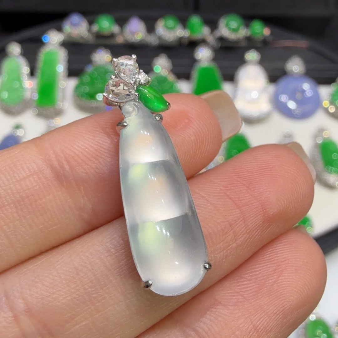 翡翠18K金镶嵌颈饰收到货48小时鉴赏期